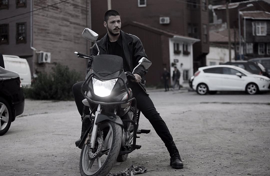 Kubilay Aka in the summer TV series Glass Ceilings Turkish Series Teammy